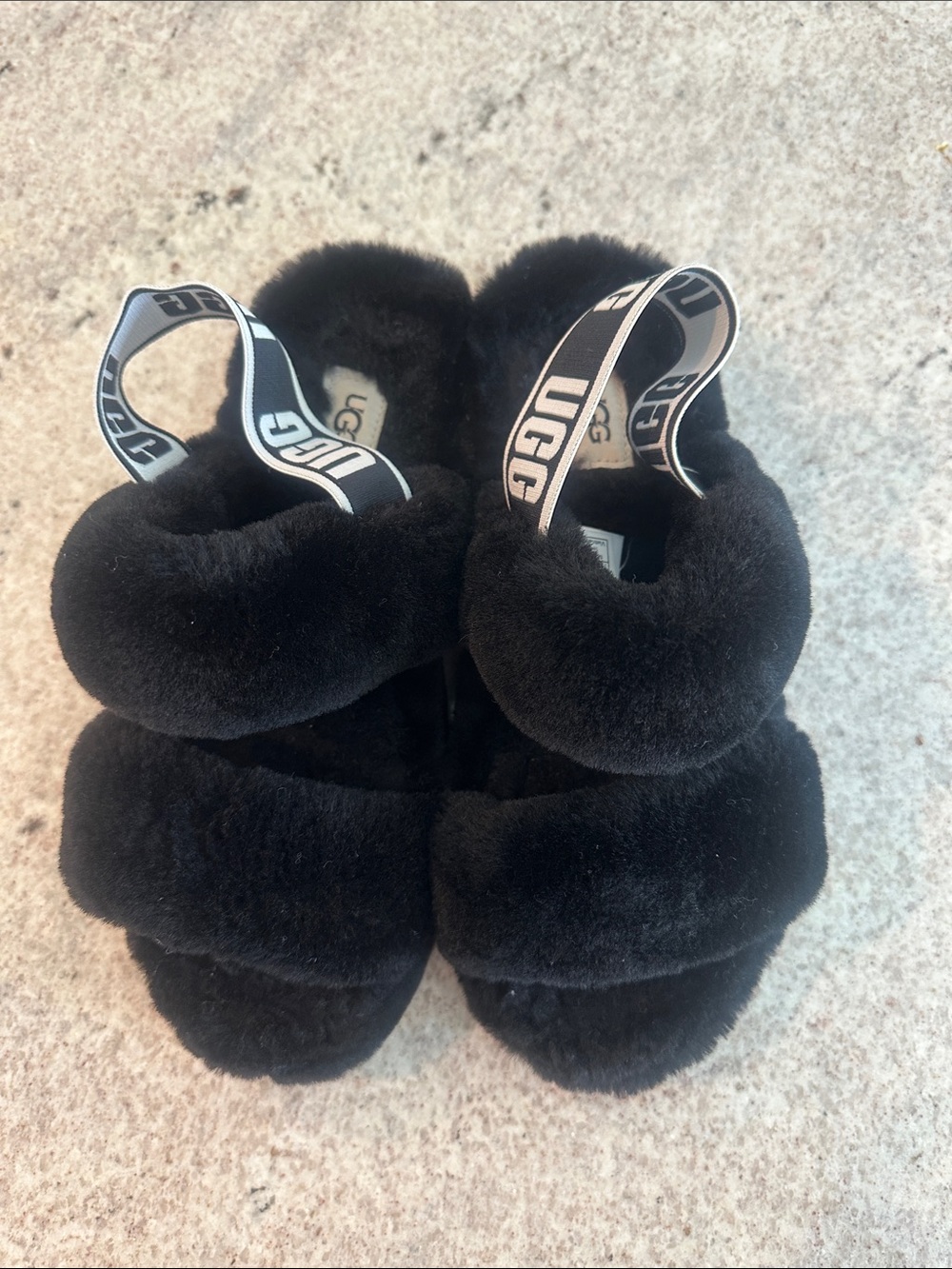 UGG Kids Black Plush Logo-Strap Slide Sandals